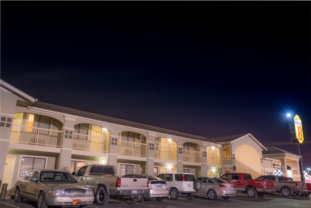 Super 8 By Wyndham Oklahoma Airport Fairgrounds West Motel Exterior photo